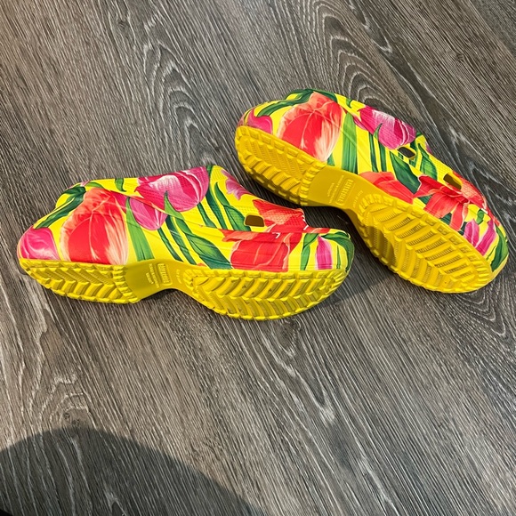 Balenciaga flower crocs size 9 used but in great condition - Picture 5 of 8